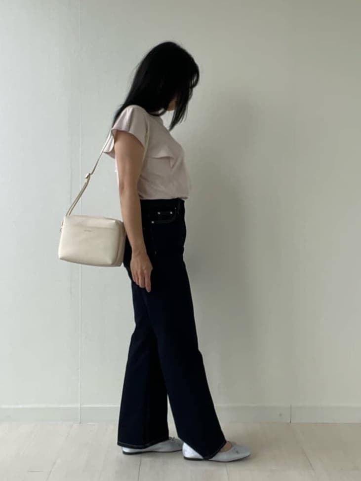Mori Moriさんの「index｜《丈が選べる》ストレートデニムパンツ【洗濯機洗い可】」を使ったコーディネート