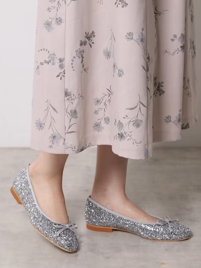 neinaさんの「ESPERANZA｜【EC限定カラーあり】グリッターバレエシューズ」を使ったコーディネート
