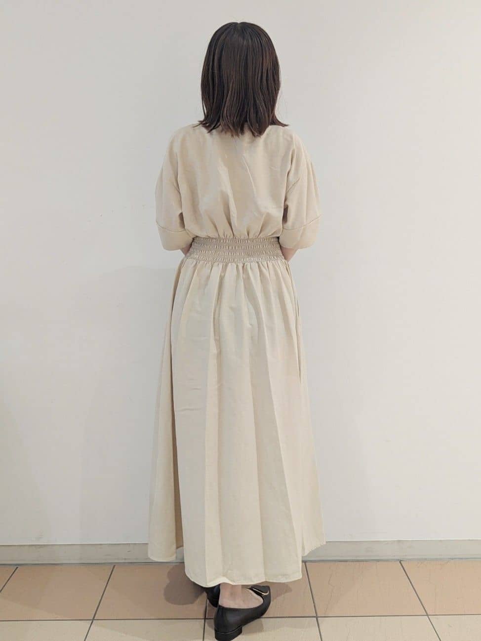 Miさんの「OPAQUE.CLIP｜リネンライクスキッパーフィット＆フレアワンピース【洗濯機洗い可】」を使ったコーディネート