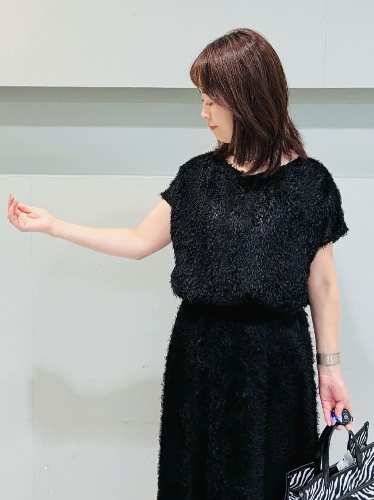makiさんの「UNTITLED｜【セットアップ可/洗える】フェザーフレンチスリーブブラウス」を使ったコーディネート