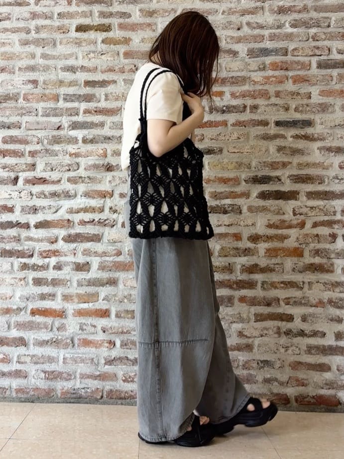 tokiさんの「THE SHOP TK｜カレッジ＆フォトプリントTシャツ【洗濯機OK】」を使ったコーディネート