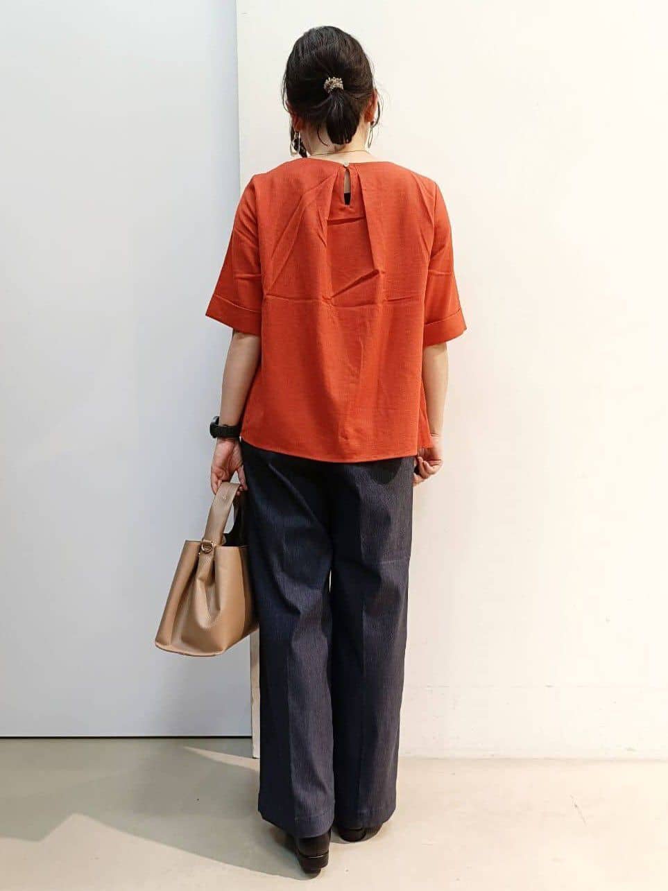 あんさんの「THE SHOP TK｜麻調メッシュブラウス【二の腕カバー/洗える】」を使ったコーディネート