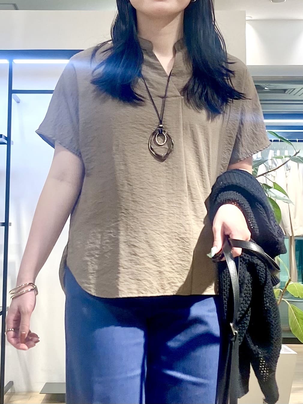 misakiさんの「INDIVI｜【デニムライク】マリンボタン リネン混ワイドパンツ」を使ったコーディネート