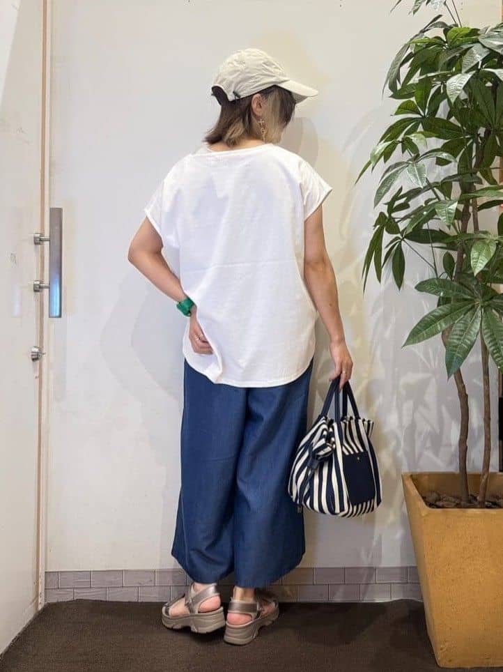 misakiさんの「SHOO･LA･RUE｜【洗える/S-LL/体型カバー】レース使いが華やか フレンチスリーブコットンTシャツ」を使ったコーディネート
