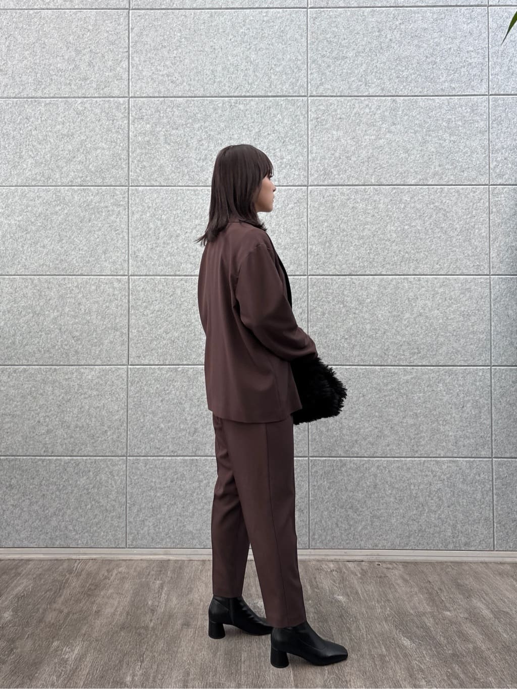 erikaさんの「INDIVI｜Comfy SET UP｜イージーテーパードパンツ【セットアップ対応／通勤/カセット服】」を使ったコーディネート
