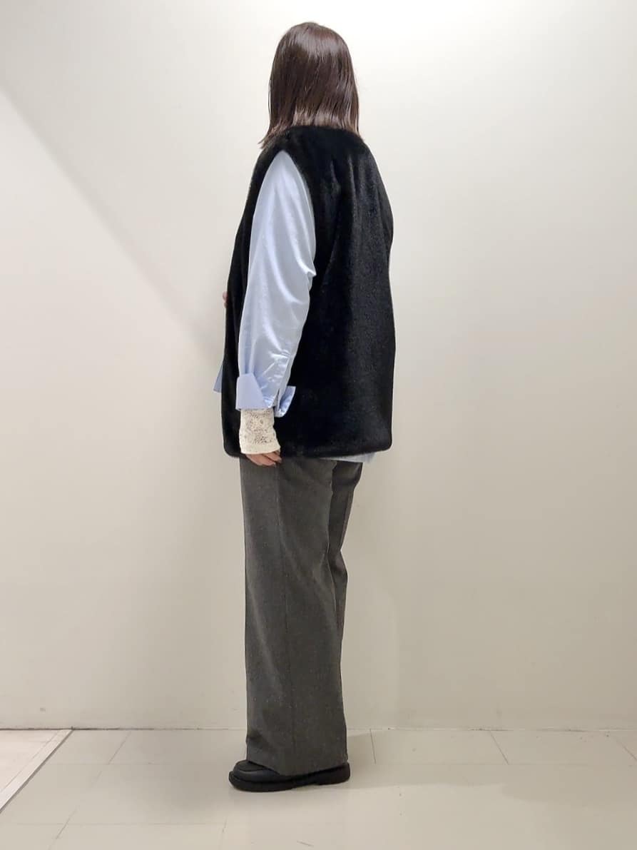 YUIさんの「UNTITLED｜【トレンド/ジレ】フェイクファーベスト」を使ったコーディネート