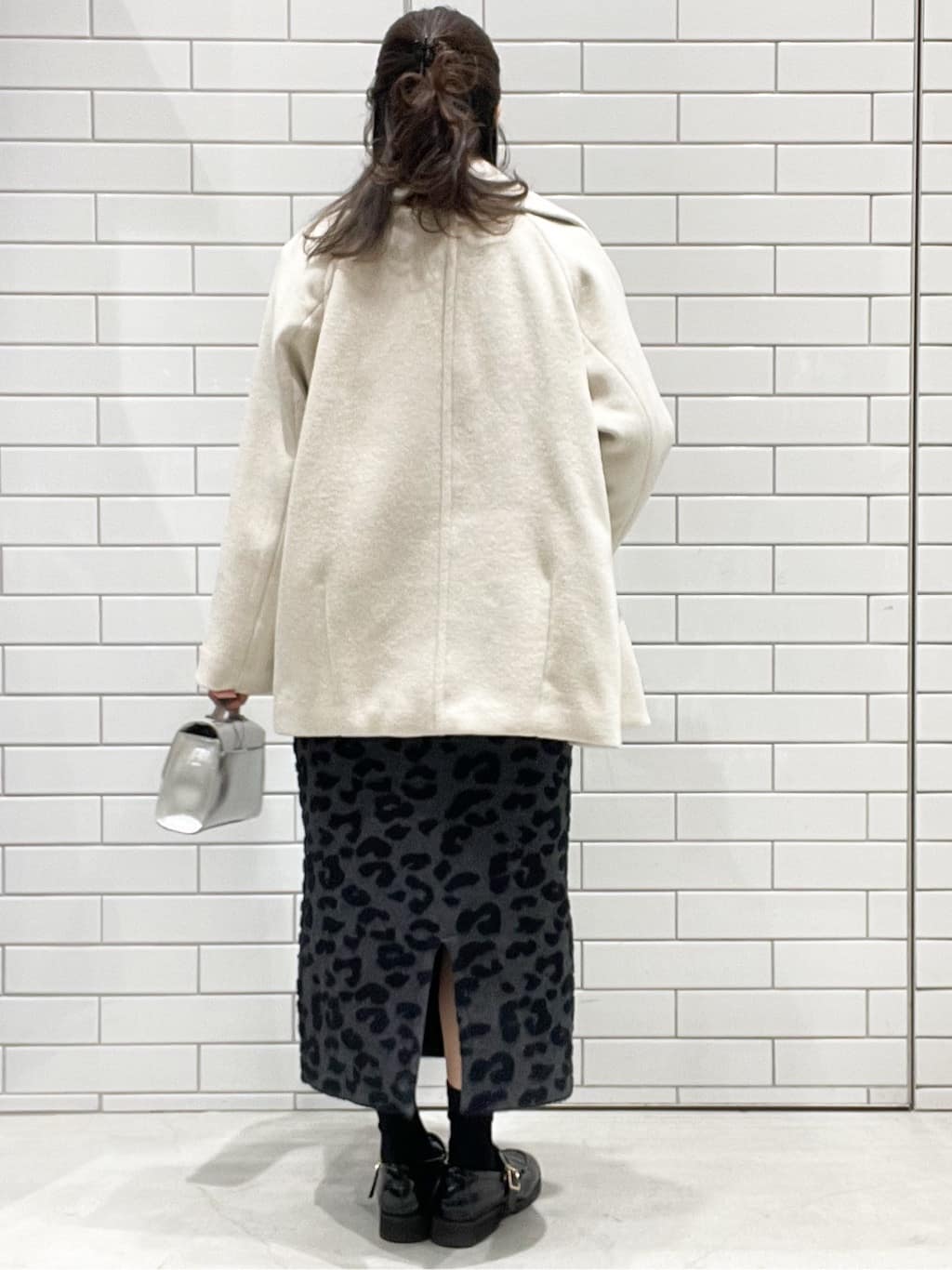 oiさんの「OPAQUE.CLIP｜カシミヤブレンドウールミドルピーコート」を使ったコーディネート