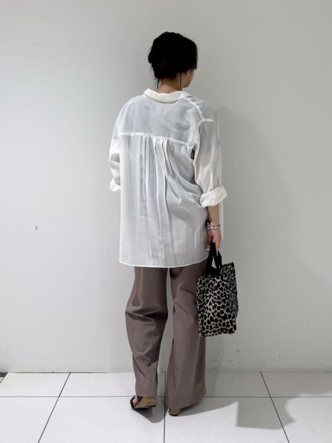 そんさんの「INDIVI｜【体型カバー／清涼感】シアーオーバーシャツ」を使ったコーディネート