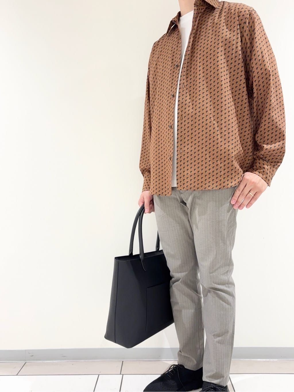 及川さんの「TAKEO KIKUCHI｜ボーラーハット柄 長袖シャツ」を使ったコーディネート