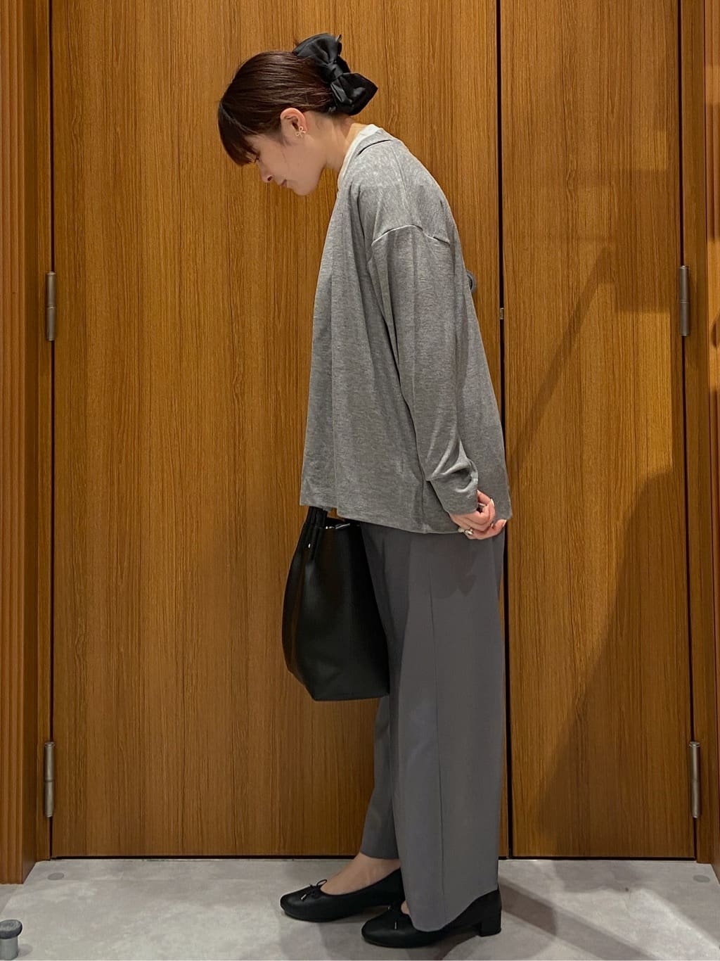 kimiさんの「index｜ラップストレートパンツ【接触冷感／抗ピル／洗濯機洗い可／イージーアイロン】」を使ったコーディネート