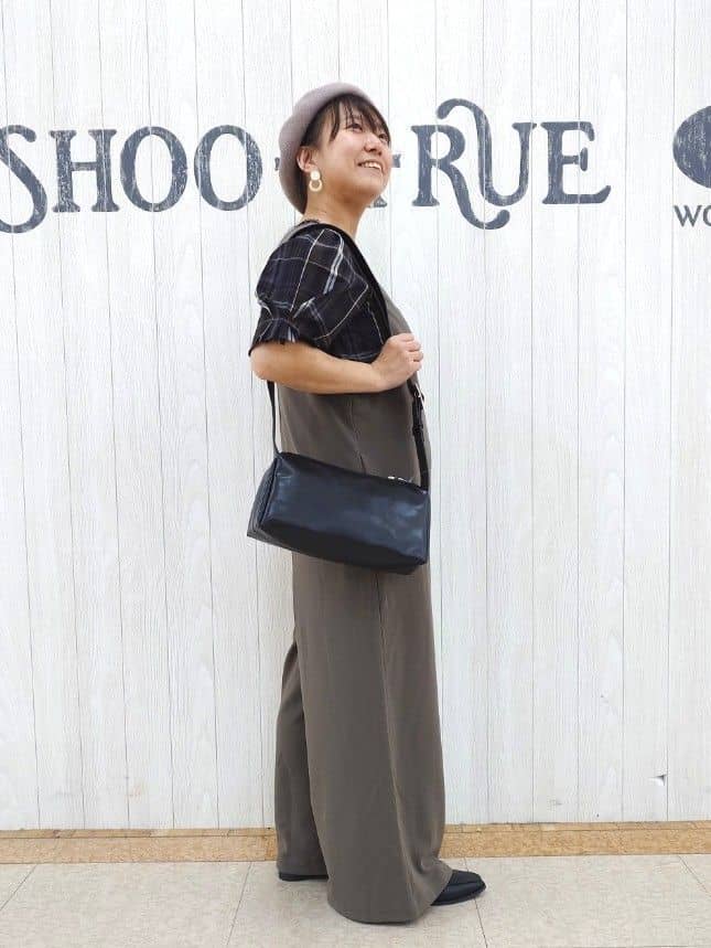 とろろさんの「SHOO･LA･RUE｜【前後2WAY/洗える】さらっと着られるサロペット」を使ったコーディネート