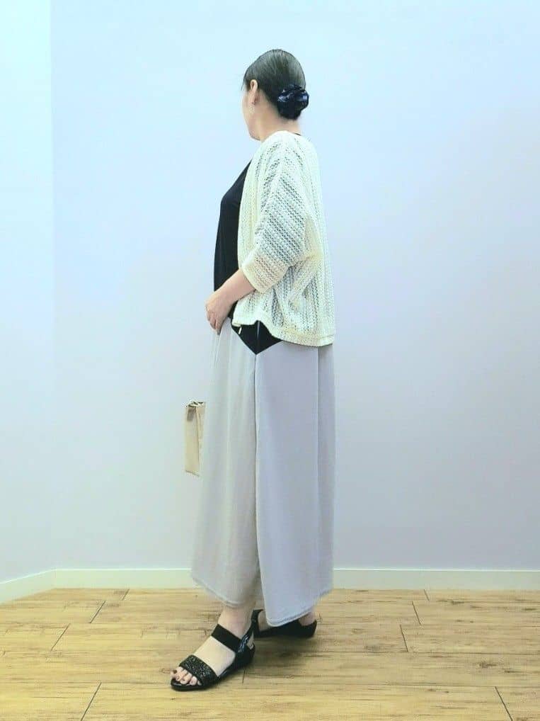 くまさんの「SHOO･LA･RUE｜【洗える/S-LL】季節の変わり目に 透かし柄が涼やか ジップブルゾン」を使ったコーディネート