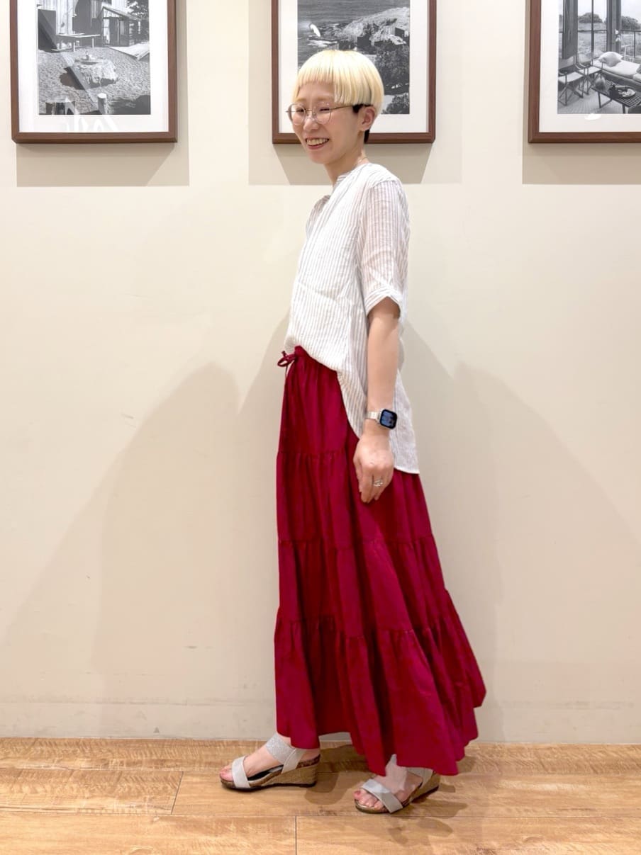 Ayumiさんの「SHOO･LA･RUE｜【洗える/S-LL】微光沢で華やかなティアードスカート」を使ったコーディネート