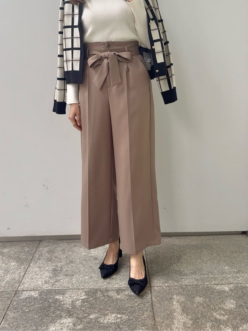 teiさんの「Couture brooch｜【多機能・フェミニン】パール調リブニット」を使ったコーディネート
