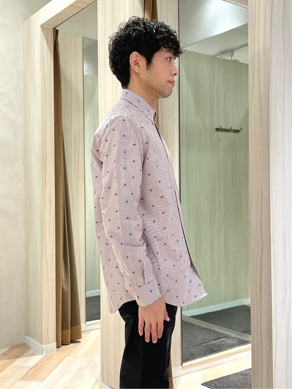 URAさんの「TAKEO KIKUCHI｜ハットモチーフ ジャカード ストライプ シャツ」を使ったコーディネート
