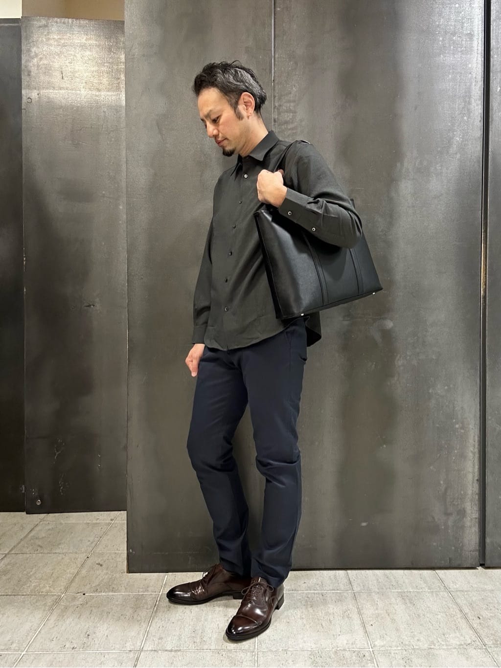 coheyさんの「TAKEO KIKUCHI｜【全7サイズ&times;8色展開！】トップマルチヘリンボン パンツ」を使ったコーディネート
