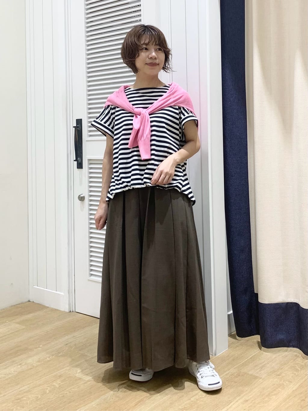 IMARIさんの「Dessin｜【二の腕カバー／UVカット】ロールアップスリーブ裾ギャザーカットソー」を使ったコーディネート