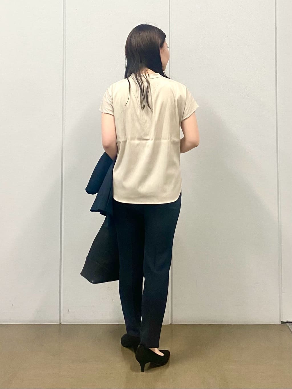 misakiさんの「INDIVI｜【定番スーツ／UVケア／洗える】ウール調ノーカラージャケット」を使ったコーディネート
