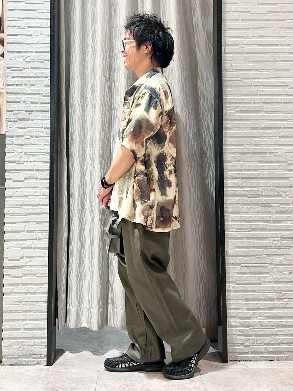 KENJI Iさんの「THE SHOP TK｜アートプリントメッシュ半袖シャツ　【洗濯機OK】」を使ったコーディネート