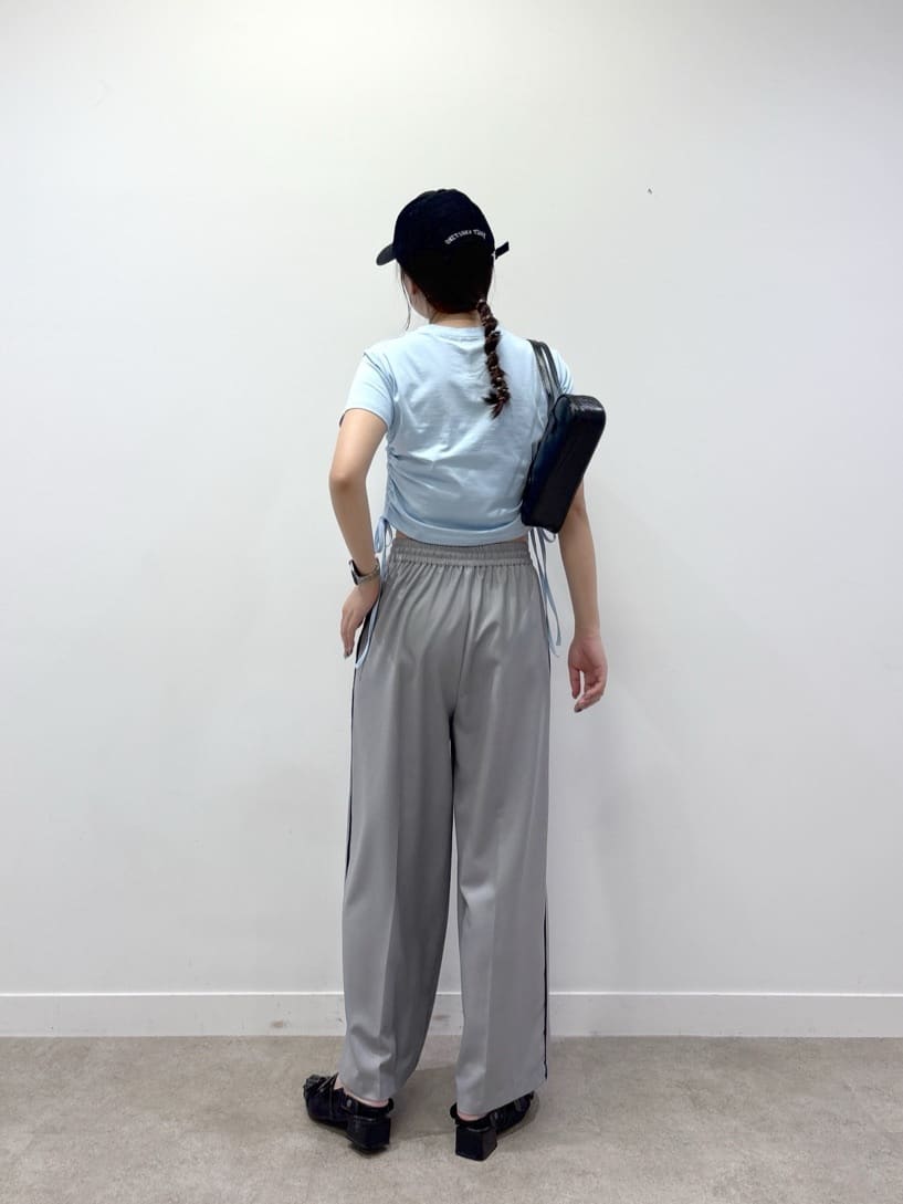 なつさんの「INDIVI｜【セットアップ可能】サキソニーサイドラインパンツ」を使ったコーディネート