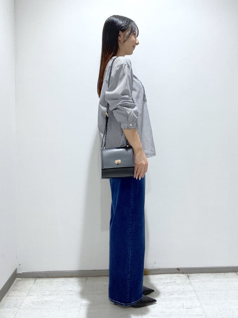 meiさんの「INDIVI｜【褒められデニム】ワイドストレート デニムパンツ」を使ったコーディネート