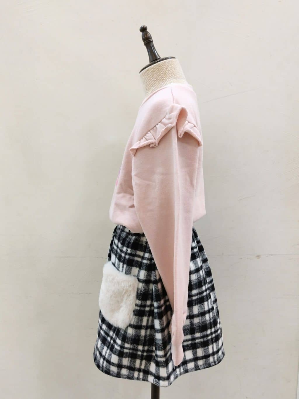 yuzuyamamaさんの「SHOO･LA･RUE｜【100-120xm】肩フリルアソートプリントスウェット」を使ったコーディネート