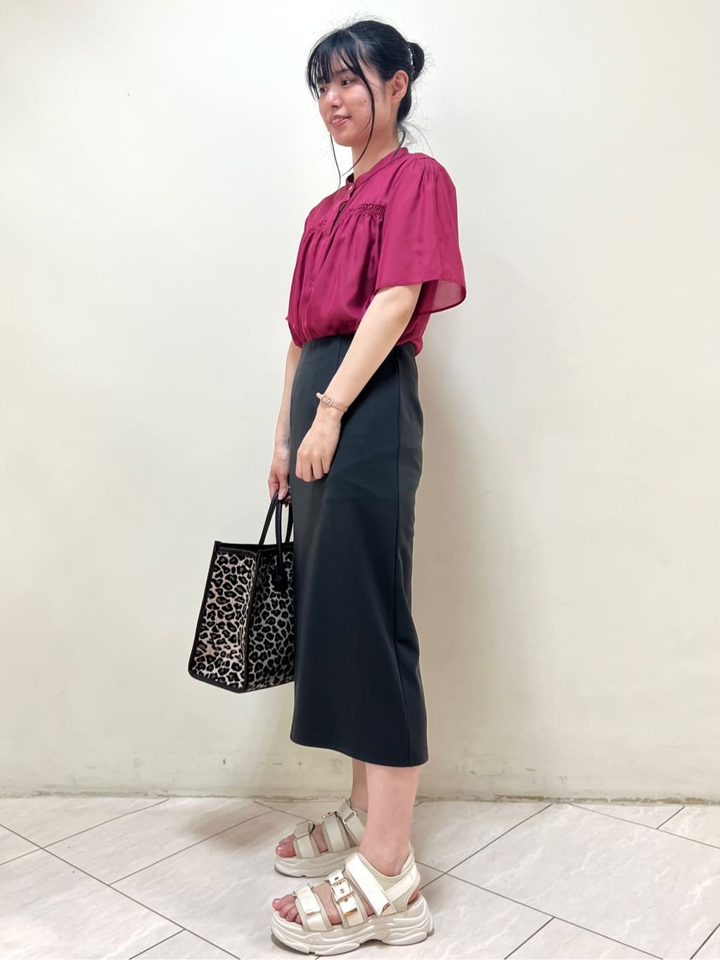 yanaさんの「Reflect｜【選べる5色◎／マシンウォッシュ可】シャーリングデザインブラウス」を使ったコーディネート
