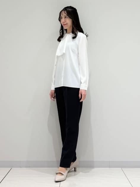 kayoさんの「INDIVI｜【洗える／UVケア／スーツ】ストレッチタックテーパードパンツ」を使ったコーディネート