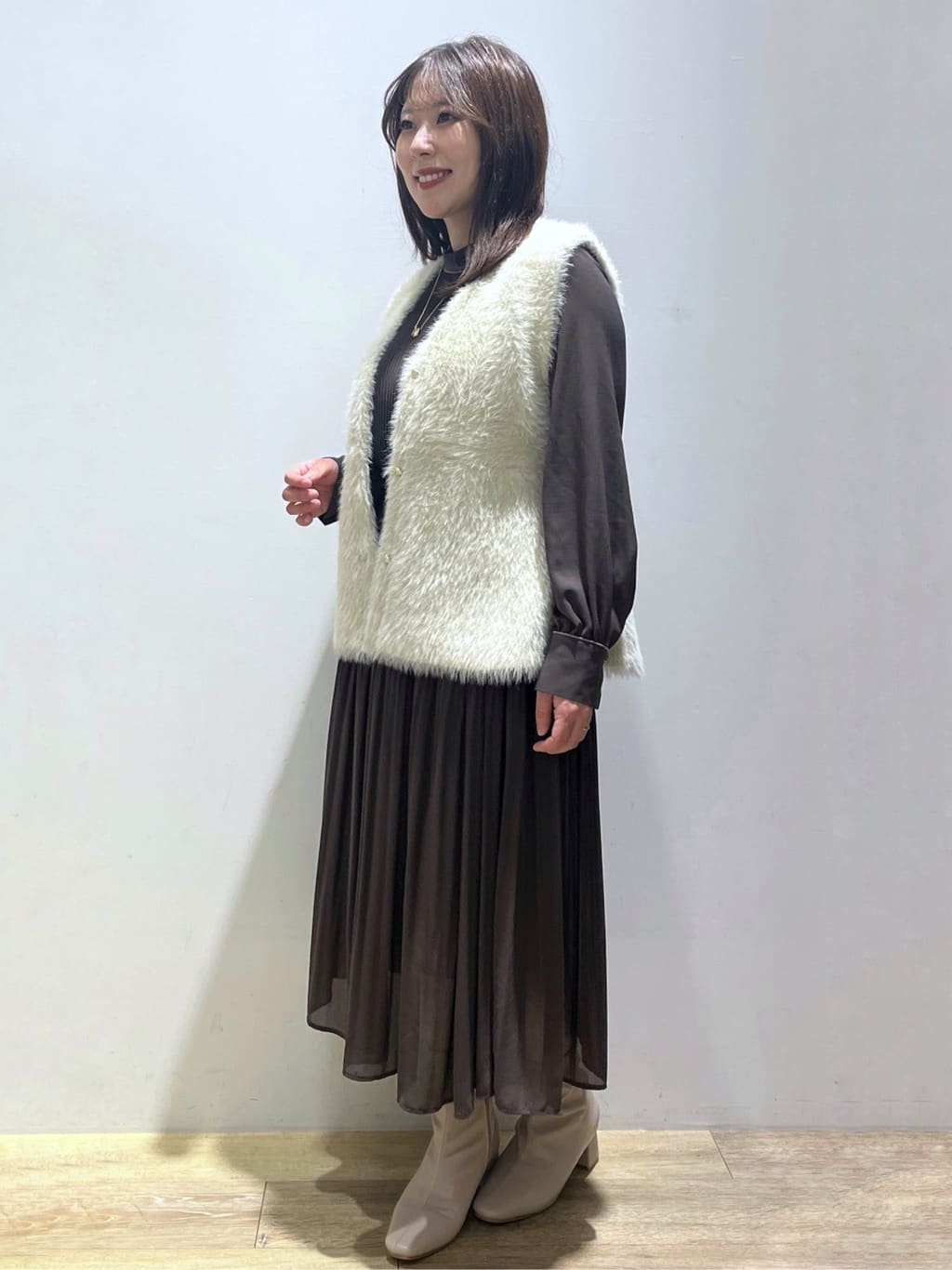 さやかさんの「index｜《andGIRL掲載》フェザーペプラムジレ【洗濯機OK／抗ピル】」を使ったコーディネート
