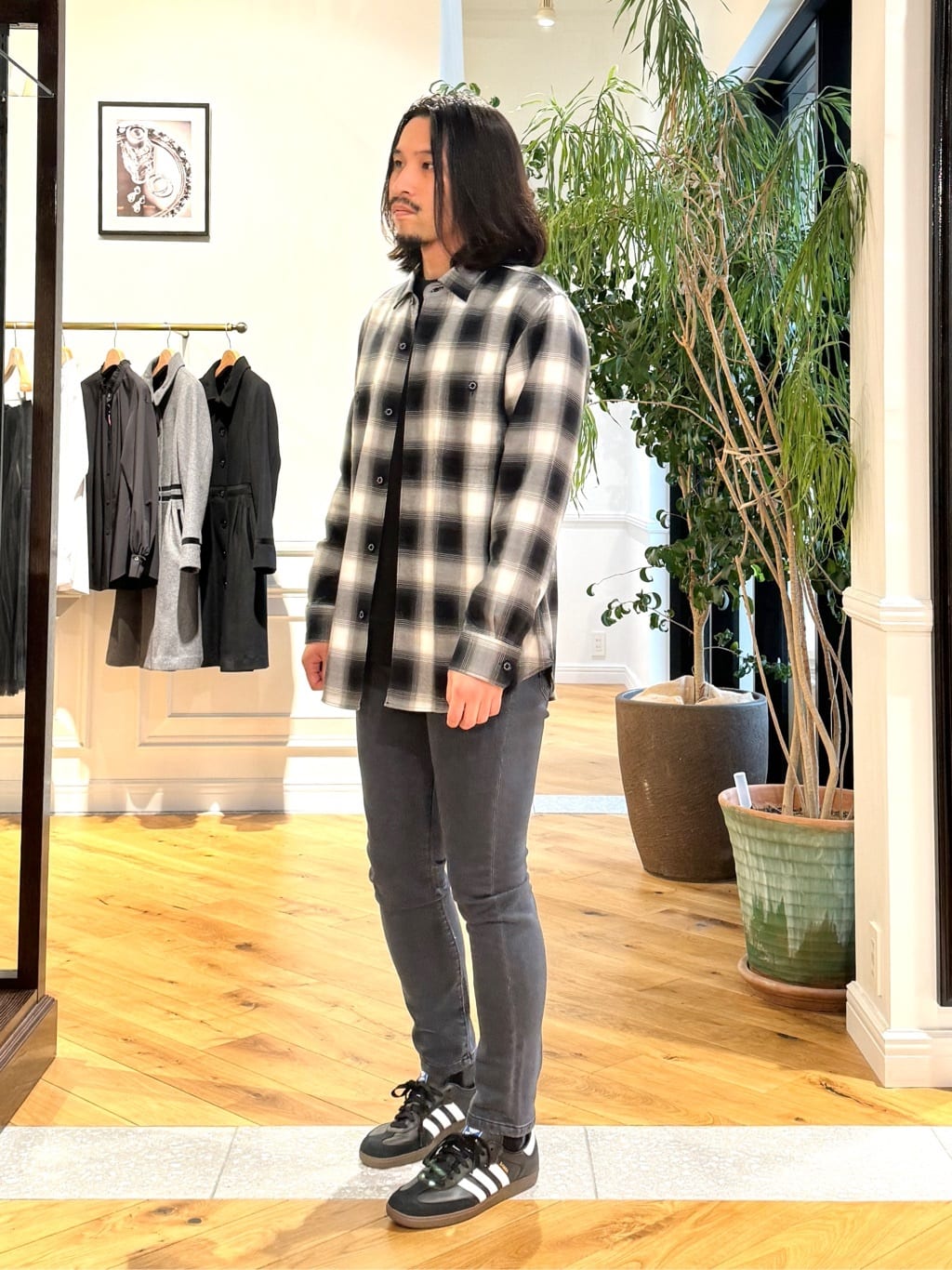 kawarataniさんの「DRESSTERIOR｜エクスクルーシブフライスロングTシャツ」を使ったコーディネート