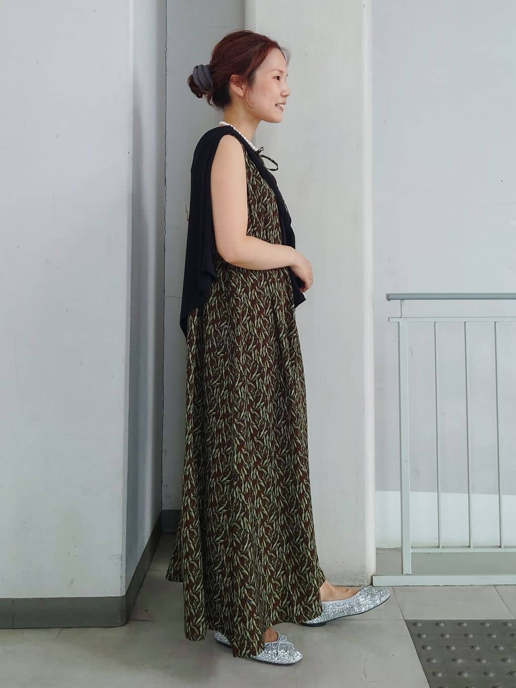 maruさんの「THE SHOP TK｜ショルダータックワンピース【洗える】」を使ったコーディネート