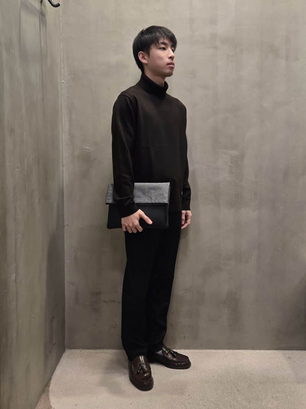白木駆さんの「TAKEO KIKUCHI｜【ONOFF対応】TRダブルニット ストレッチパンツ」を使ったコーディネート