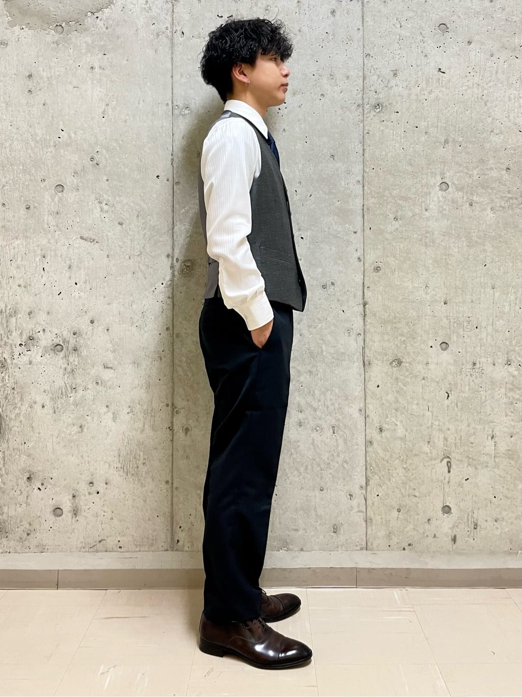 すずきさんの「TAKEO KIKUCHI｜【Three by Three】シャイニーシャークピンヘッド ベスト / 3ピース対応」を使ったコーディネート