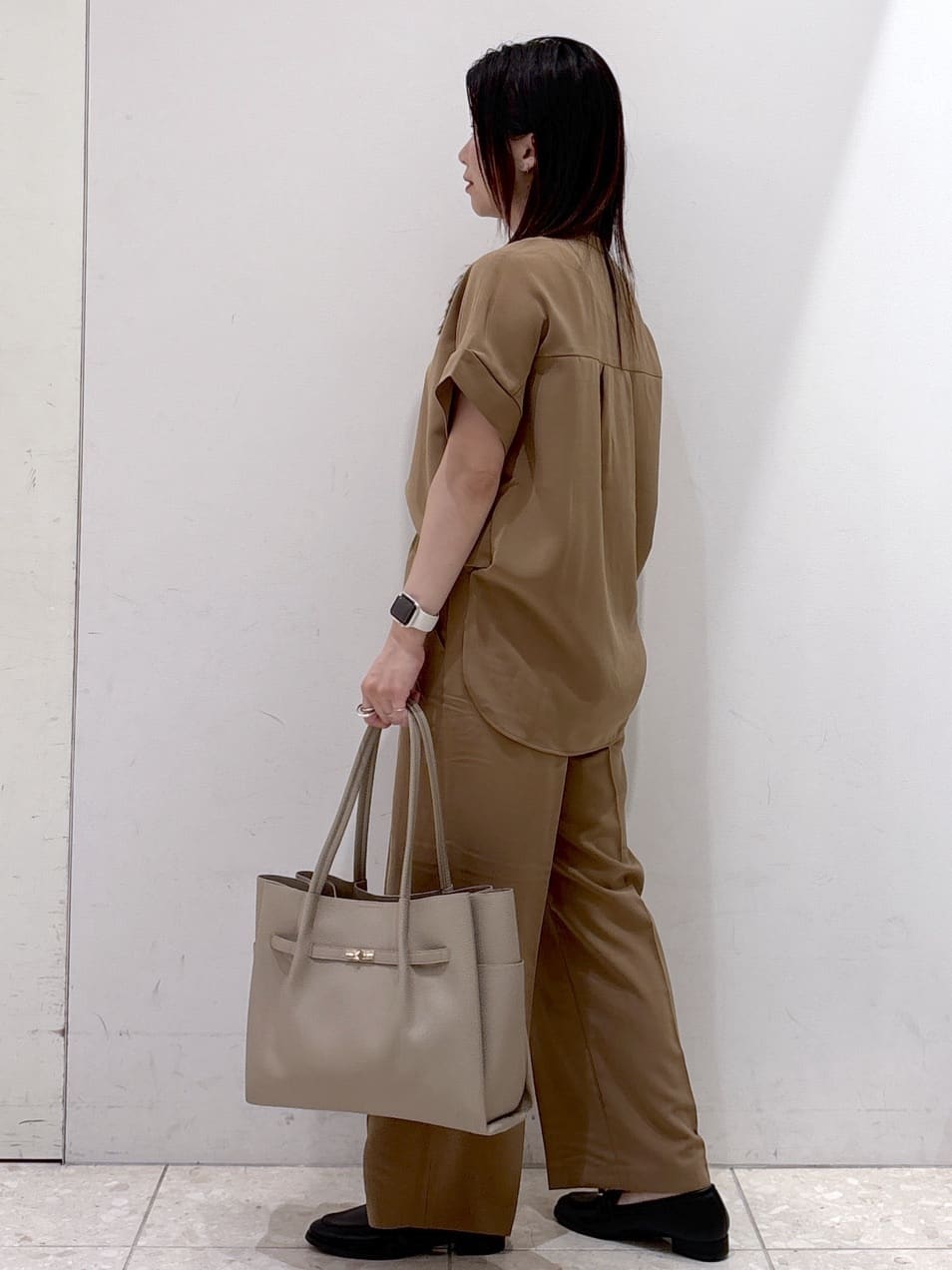 mameさんの「OPAQUE.CLIP｜《5色展開／SS-LLサイズ》スキッパー金ボタンブラウス／セットアップ対応【防シワ／ストレッチ／洗濯」を使ったコーディネート