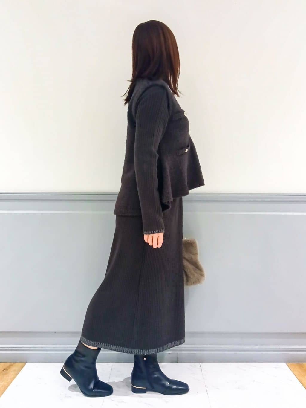 なっちゃんさんの「grove｜【2点SET/体型カバー】一枚で決まる、ペプラムベスト&times;ニットワンピース」を使ったコーディネート