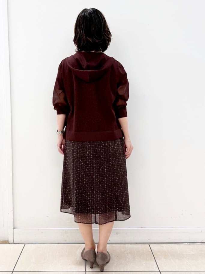 KIKIさんの「Reflect｜【寒暖差対策に◎／手洗い可／旅行や通勤に】フード付きシアーカーディガン」を使ったコーディネート