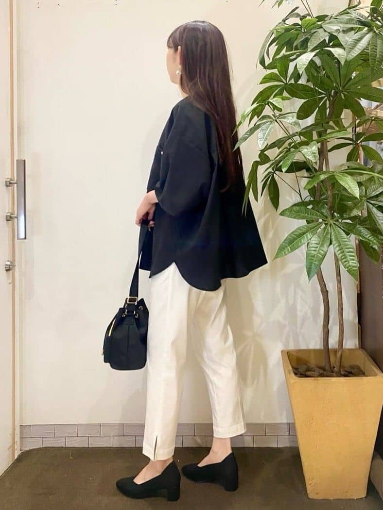 AYUMIさんの「SHOO･LA･RUE｜【S-LL/ひんやり】きれいめにもカジュアルにも サブリナパンツ」を使ったコーディネート