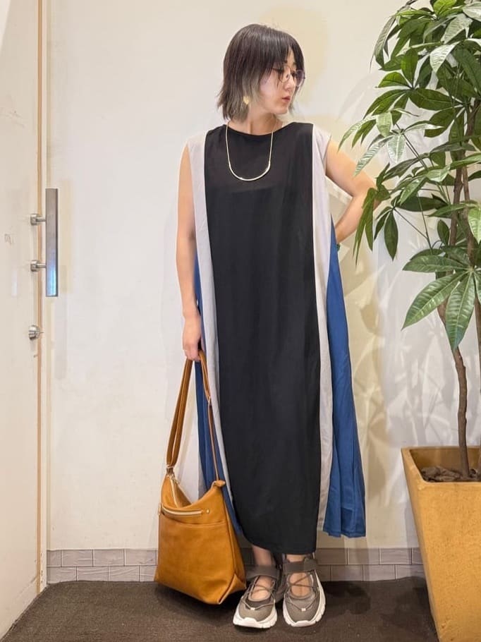 misakiさんの「SHOO･LA･RUE｜【S-LL/ひんやり】全身すっきり見えが楽に叶う サイド切替 バイカラーAラインワンピース」を使ったコーディネート