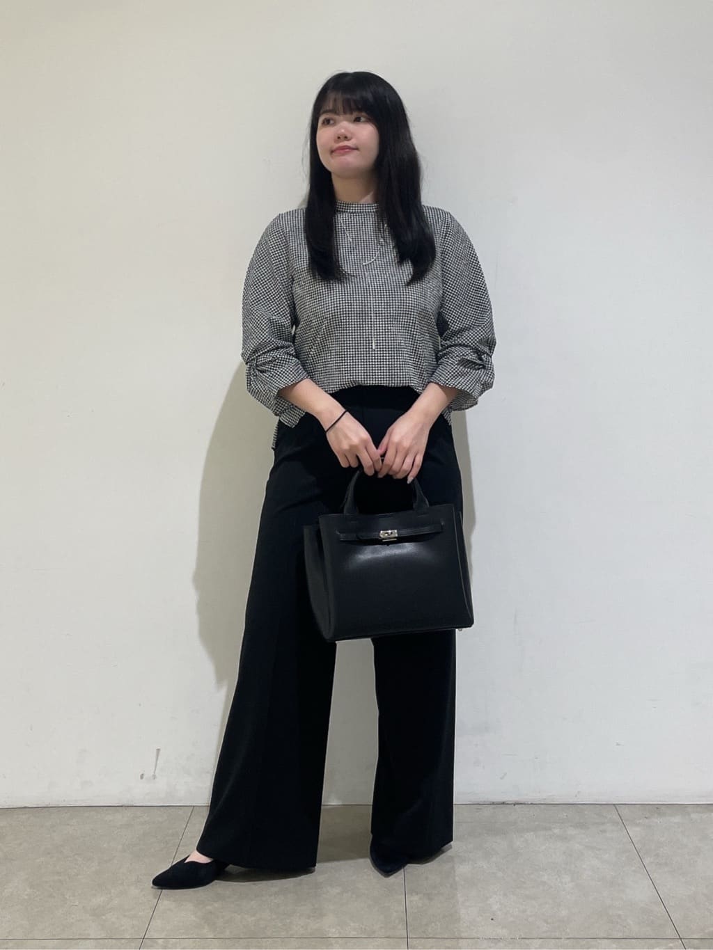 emikaさんの「INDIVI｜【褒められパンツ】ワンタックワイドパンツ」を使ったコーディネート