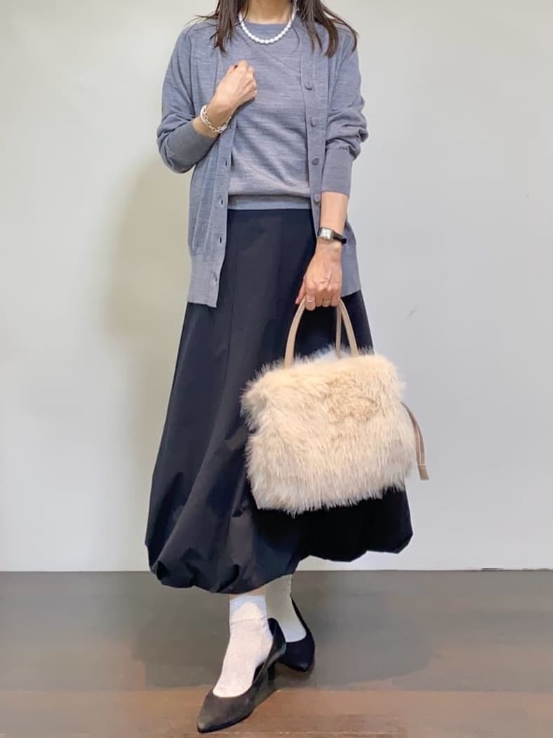 tomoさんの「UNTITLED｜【アンサンブル可/洗える/Vネック】ウールシルクカーディガン」を使ったコーディネート