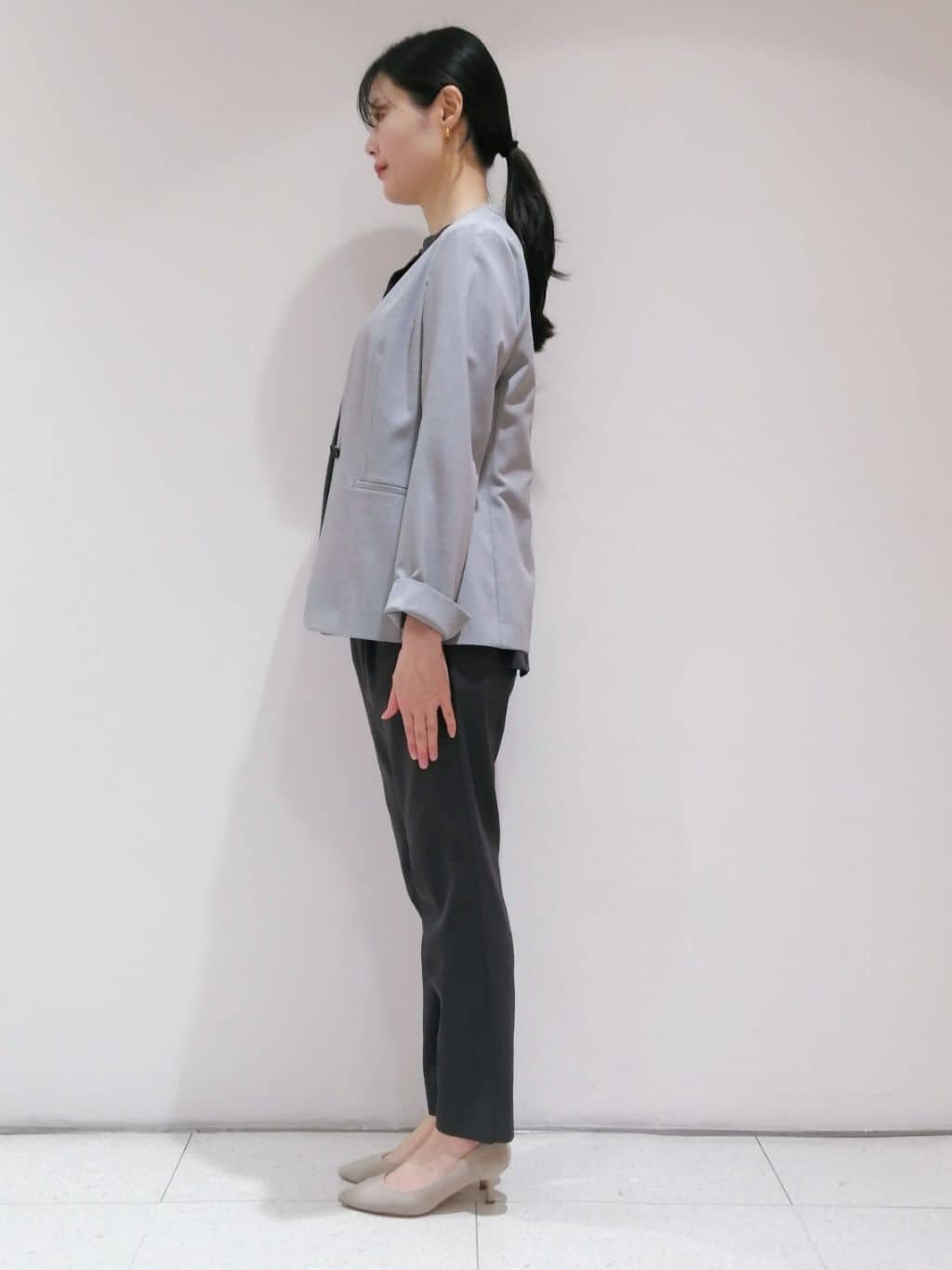 ayanoさんの「INDIVI｜【パンツ人気1位／褒められパンツ／洗える】ウエストゴムタックテーパードパンツ」を使ったコーディネート