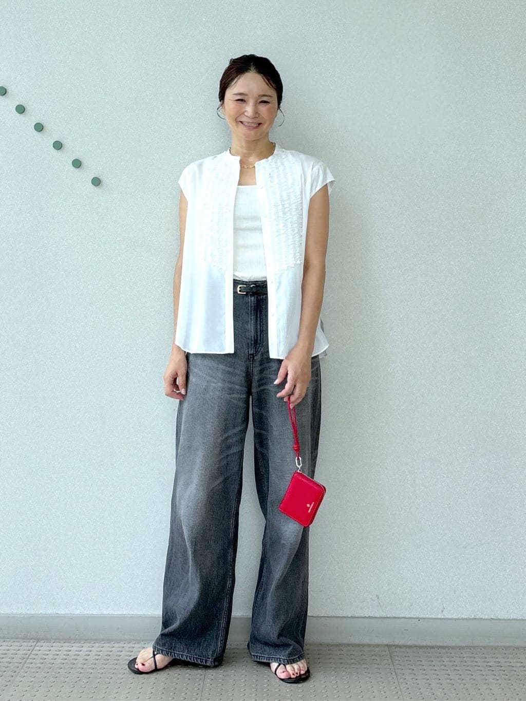 yoshikadoさんの「DRESSTERIOR｜ヴィンテージ加工ワイドデニムパンツ」を使ったコーディネート