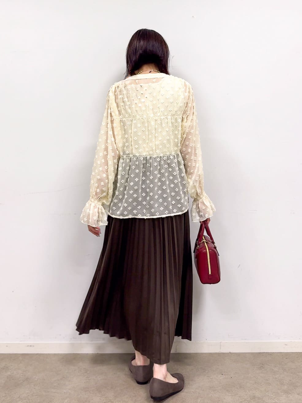 𝐜𝐡𝐢𝐤𝐚さんの「SHOO･LA･RUE｜ラクチン フラットパンプス」を使ったコーディネート