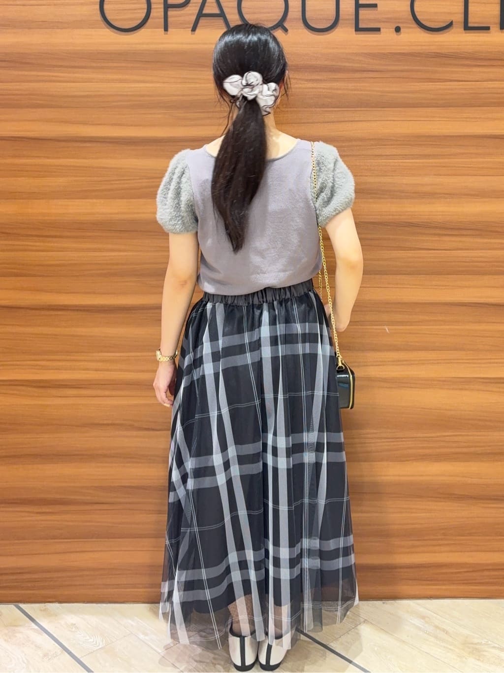 きみさんの「OPAQUE.CLIP｜《6色展開》フェザーパフスリーブVネックニット【洗濯機洗い可】」を使ったコーディネート