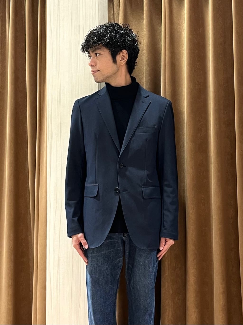 URAさんの「TAKEO KIKUCHI｜【モンスターストレッチ】日本製 ウォッシュド デニムパンツ」を使ったコーディネート