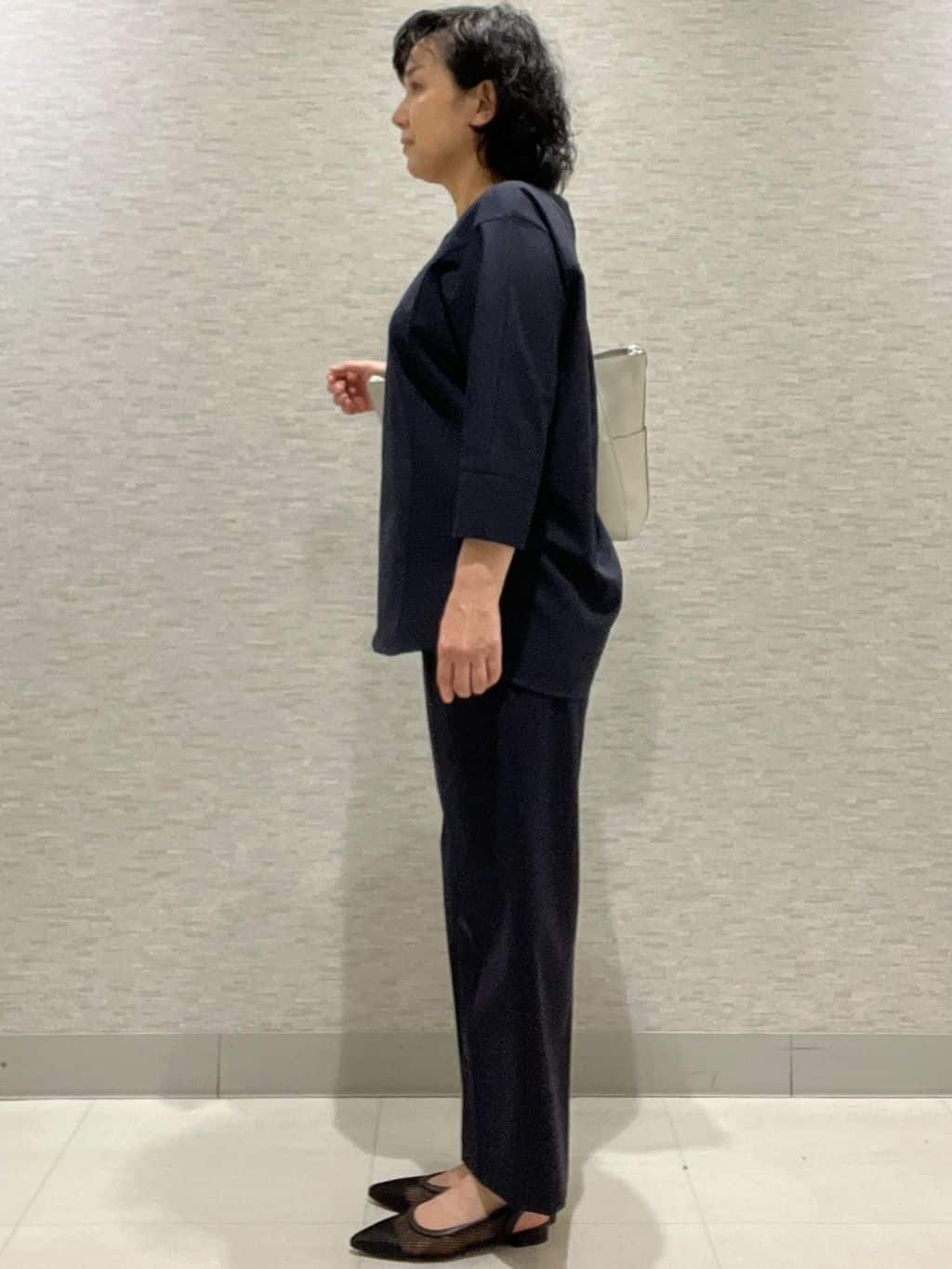 KOJIMAさんの「Reflect｜◆【マシンウォッシュ可／セットアップ可能】ドルマンスリーブVネックブラウス」を使ったコーディネート