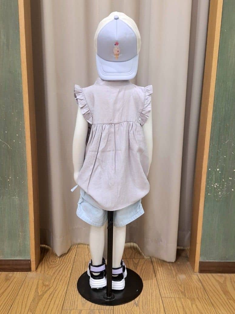 haruさんの「SHOO･LA･RUE｜◆【110-150cm】ハートボタンがアクセント ノースリーブブラウス」を使ったコーディネート