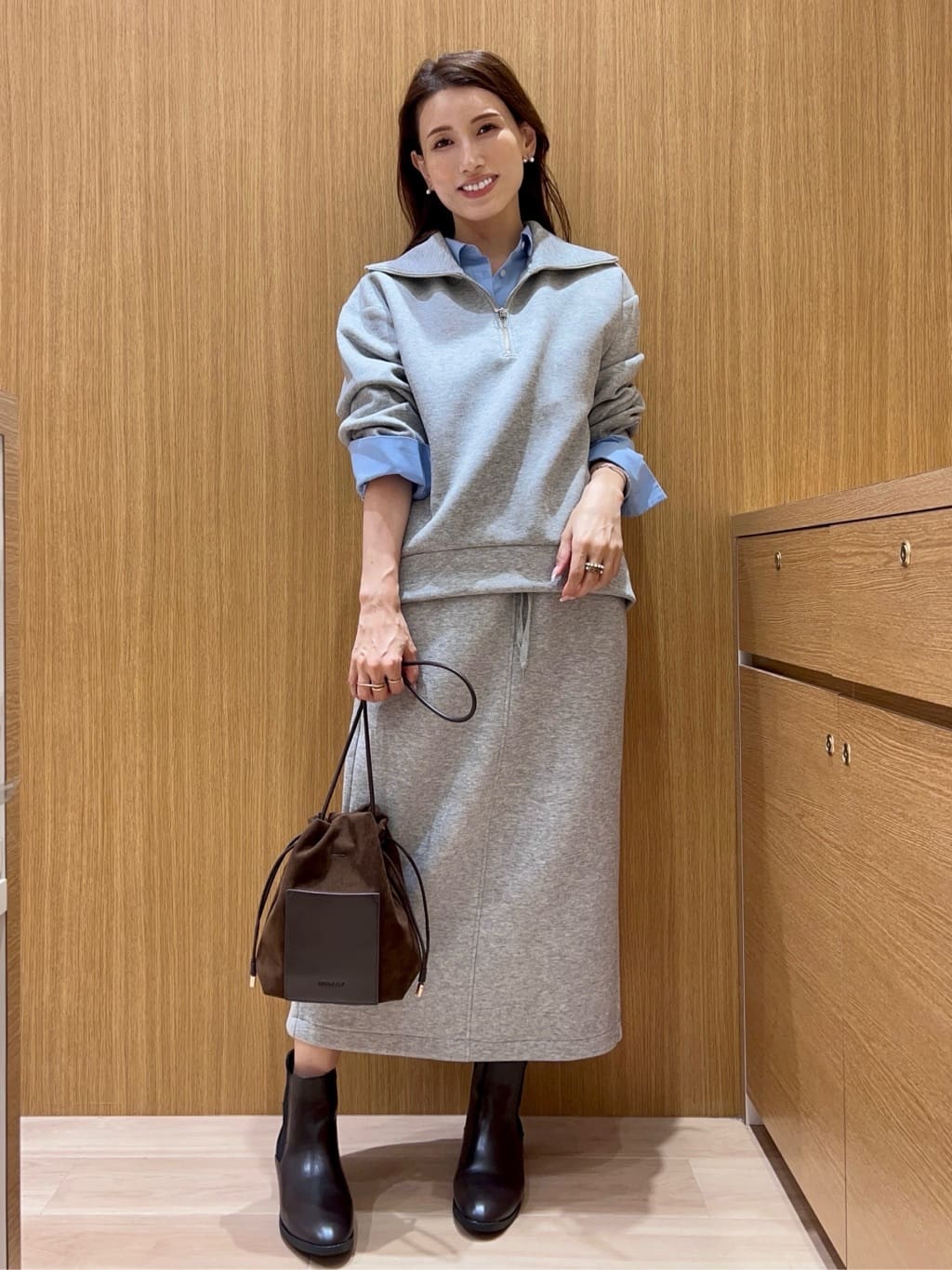 maiさんの「OPAQUE.CLIP｜ポケット刺繍レギュラーカラーシャツ【洗濯機OK】」を使ったコーディネート