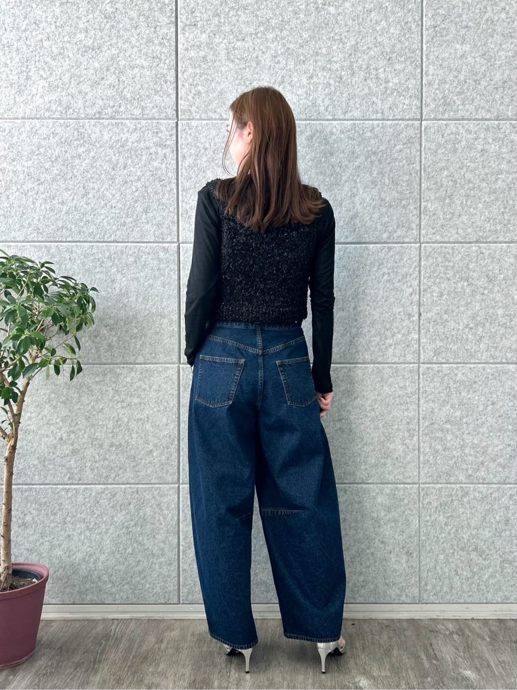 mitsukiさんの「INDIVI｜ハイウエストカーブデニム」を使ったコーディネート