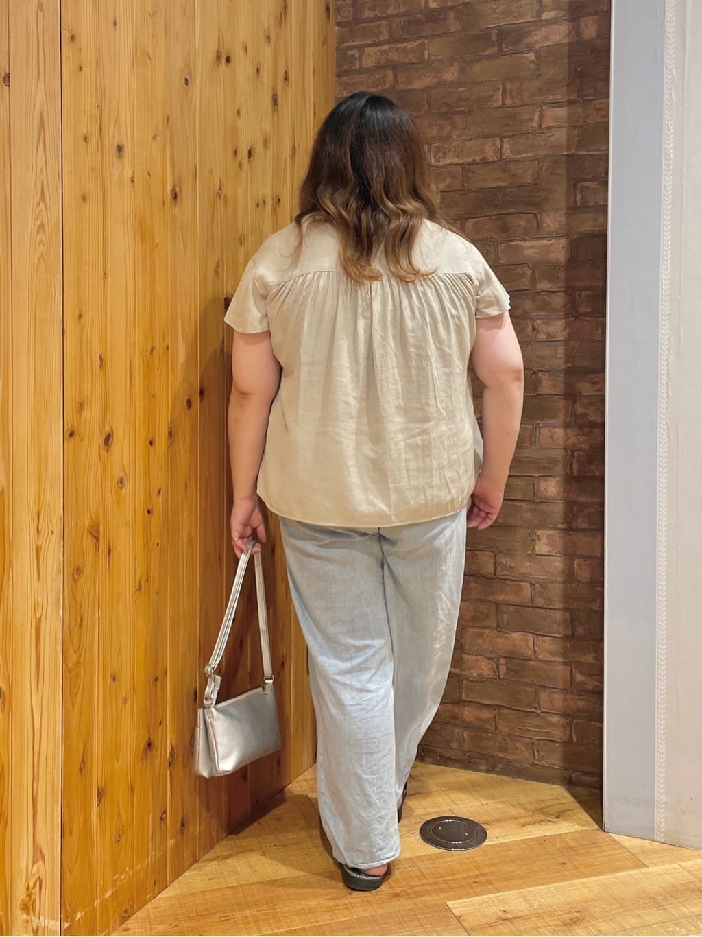 Risaさんの「SHOO･LA･RUE｜暑い夏も軽やかに デニムイージーワイドパンツ」を使ったコーディネート